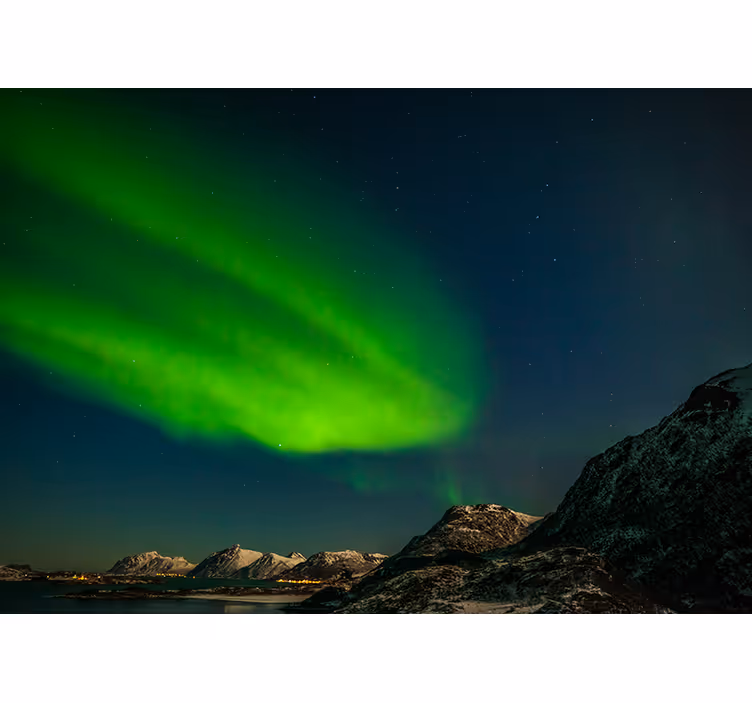 Norwegian northern lights nature wall mural - TenStickers
