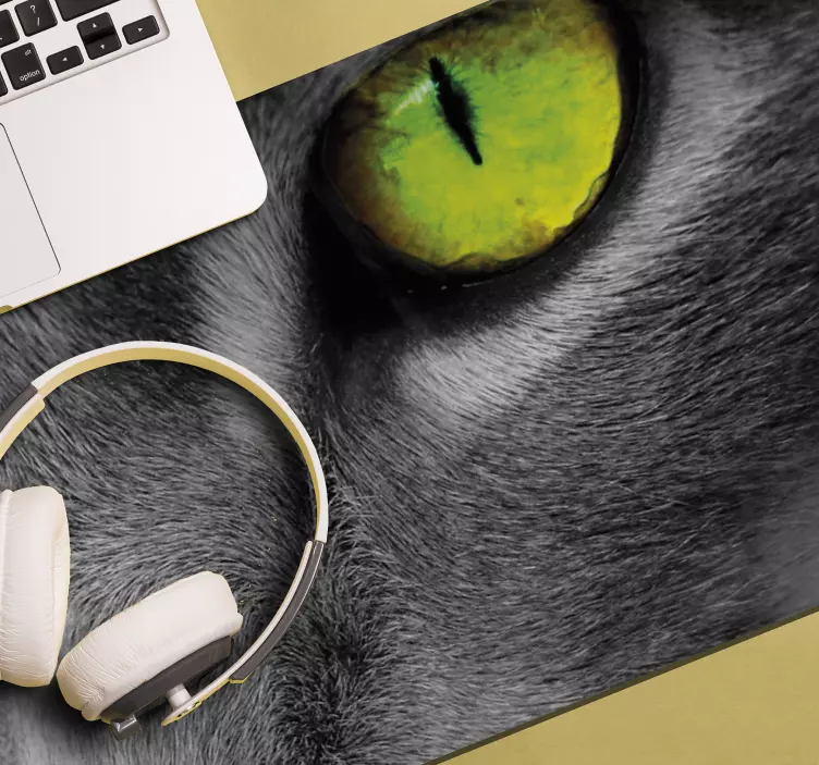 Original mouse pad with striking cat eyes - TenStickers