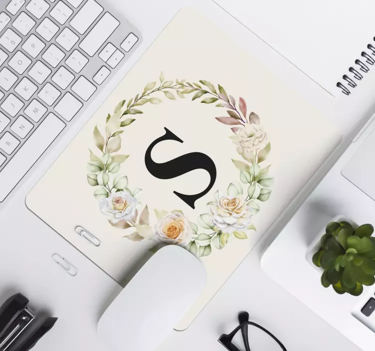 Personalised mouse pad floral initial design - TenStickers