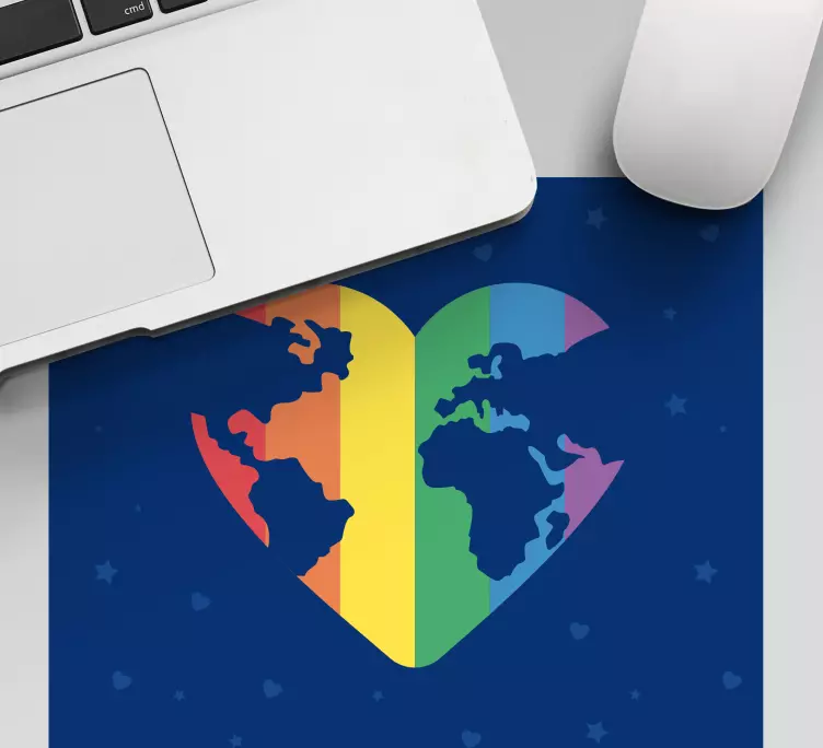 World map mouse pad heart-shaped design - TenStickers