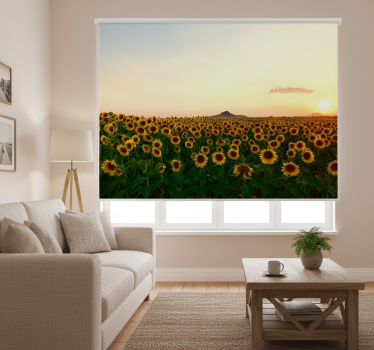 Living room blind with stunning floral scenery - TenStickers