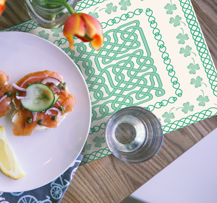 Round shamrock  green placemats - TenStickers