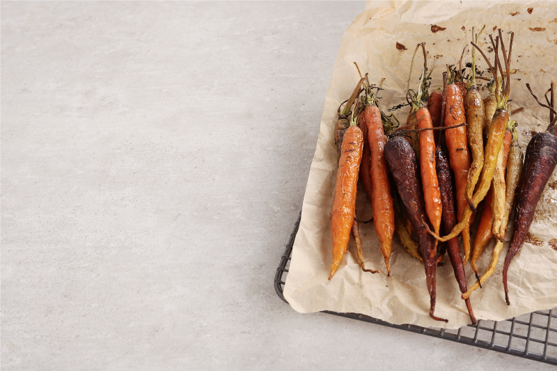 Restaurant placemat roasted colorful carrots - TenStickers