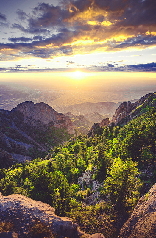 Living room poster sunrise on the mountain - TenStickers