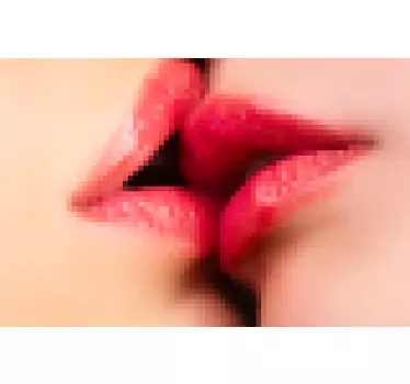 Kiss illustration shower screen sticker - TenStickers