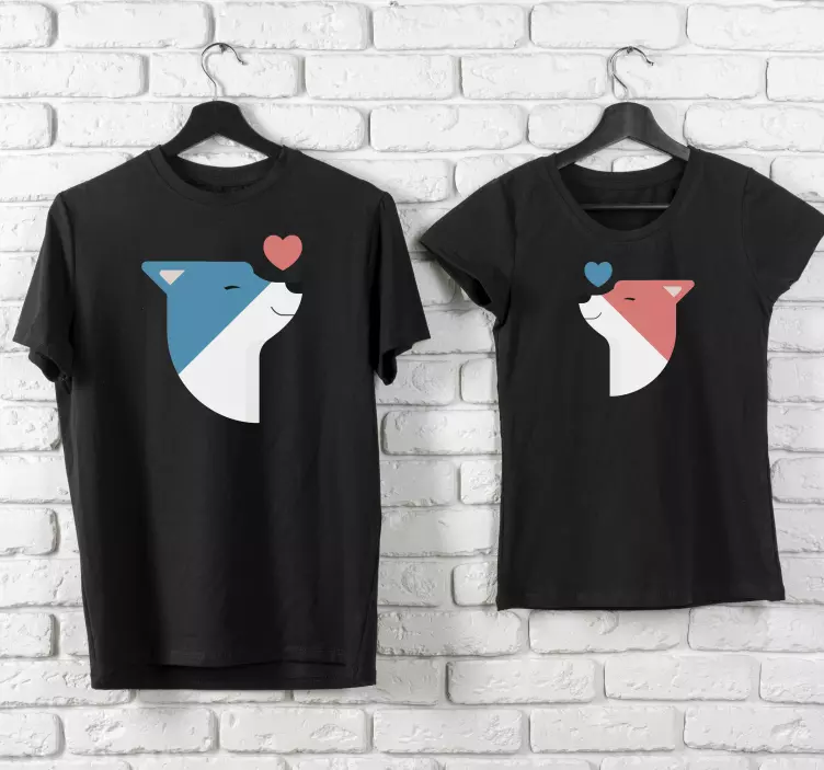Cute dogs in love Couple t shirts - TenStickers