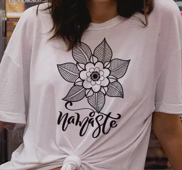 Beautiful paisley flowers t-shirt - TenStickers