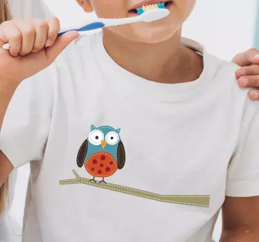 Kids t-shirt with adorable owl design - TenStickers