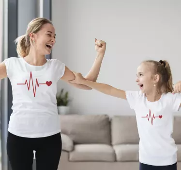 Mother and daughter t-shirt heartbeat connection - TenStickers