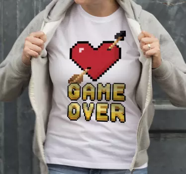 Pixelated heart game t-shirt - TenStickers