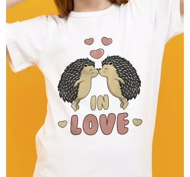 Porcupine in love t-shirt - TenStickers