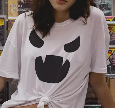 Spooky face statement t-shirt - TenStickers