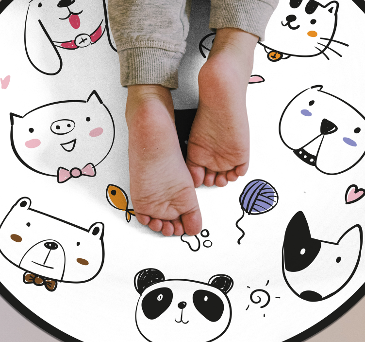 Adorable Creature Expressions nursery rug - TenStickers