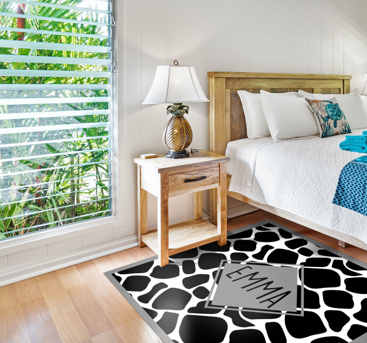 Black and white giraffe with name teenage bedroom rug - TenStickers