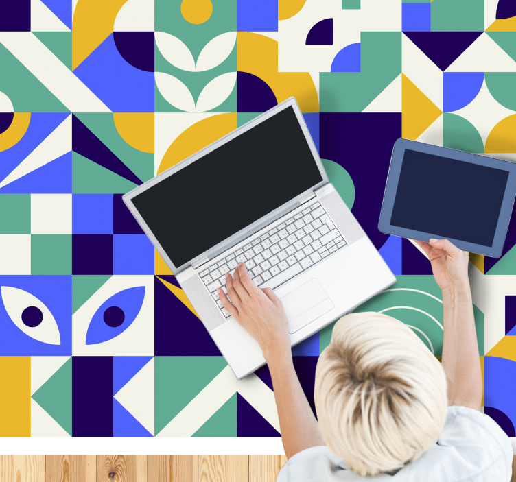 Geometric rug with bright geometric patterns - TenStickers