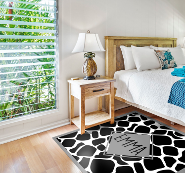Black and white giraffe with name teenage bedroom rug - TenStickers