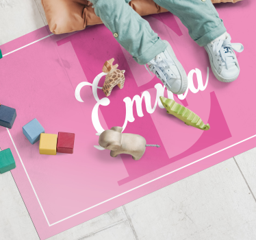 Pink design with initial kids rug - TenStickers