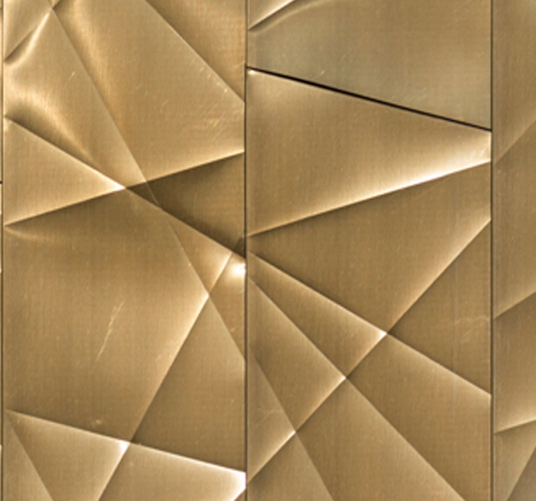 Bedroom carpet with 3d golden polygon design - TenStickers