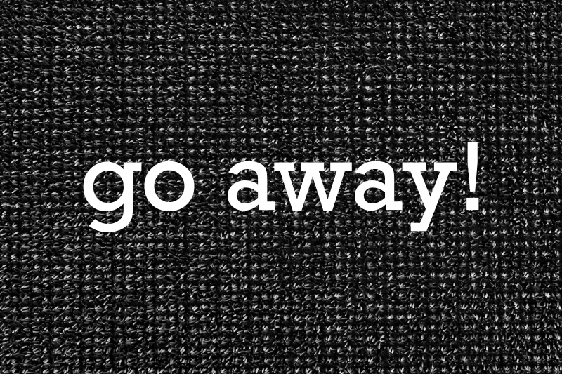 Go away message entrance hall rug - TenStickers